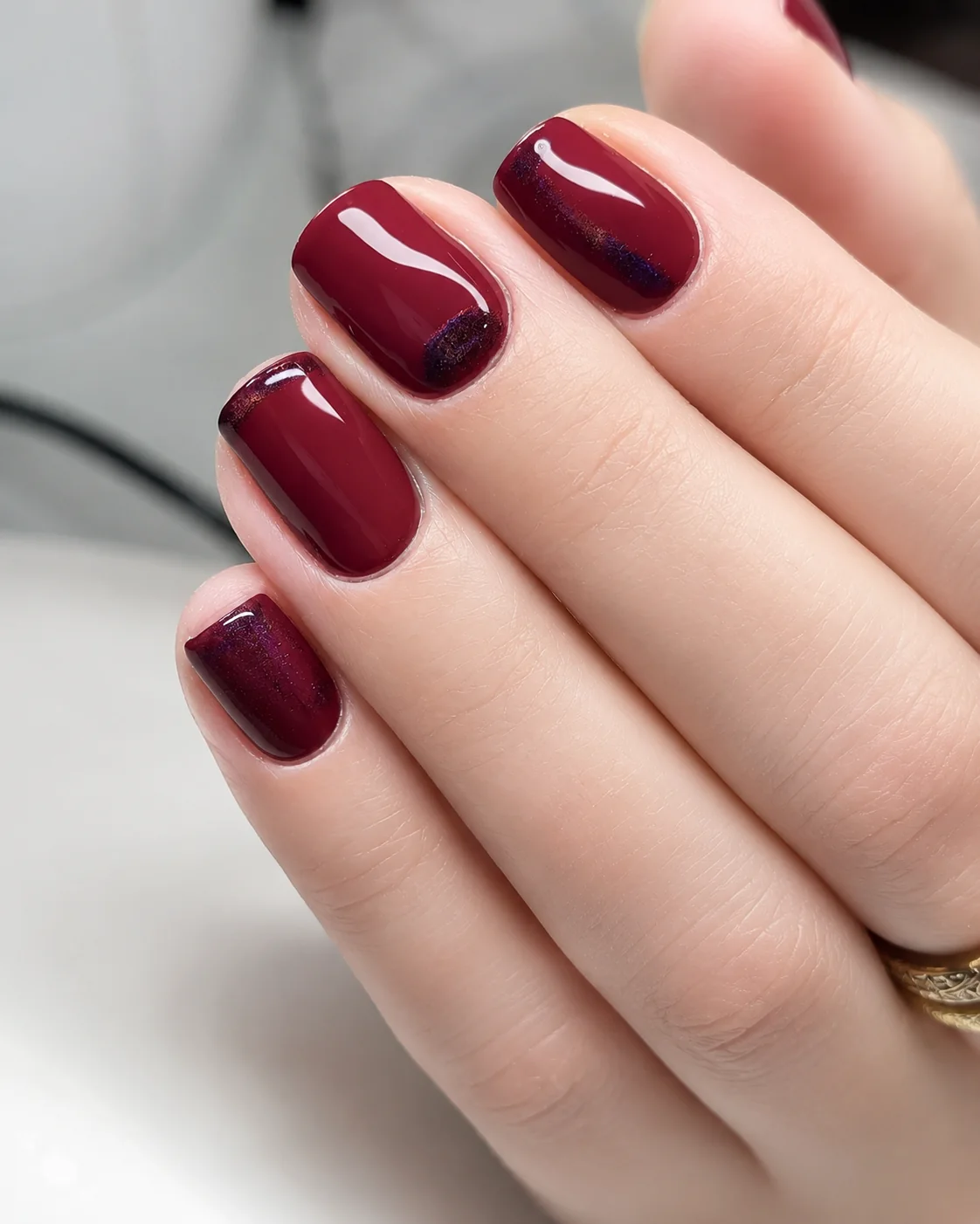 Bordowy manicure wykonany w Beauty Room